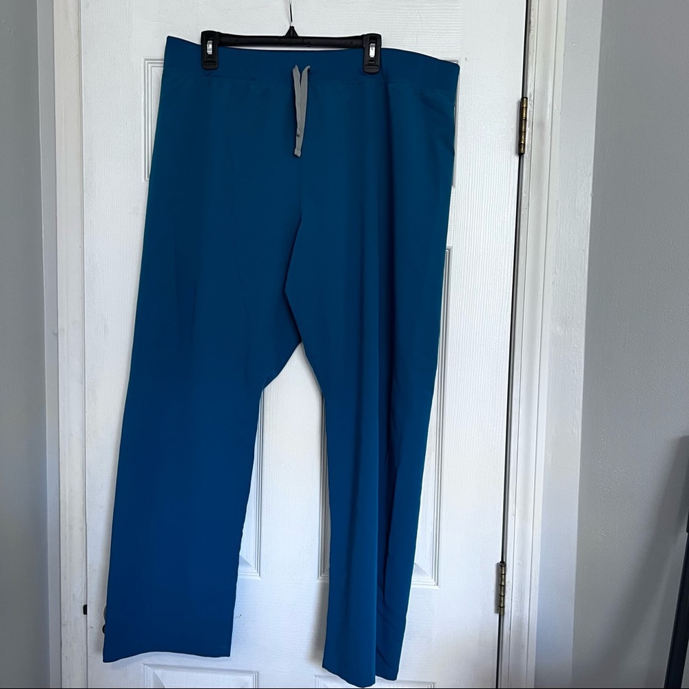 FIGS pacific blue livingston XXL